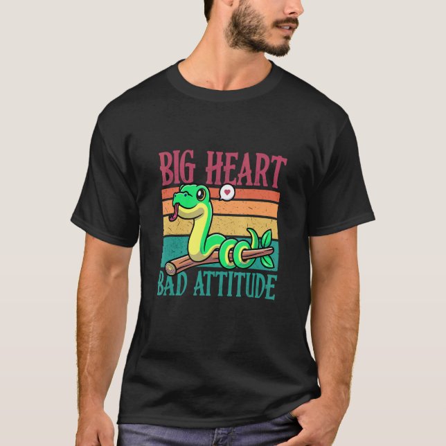 Camiseta Grande Coração, Mas Má Atitude Envenenamento Anima (Frente)