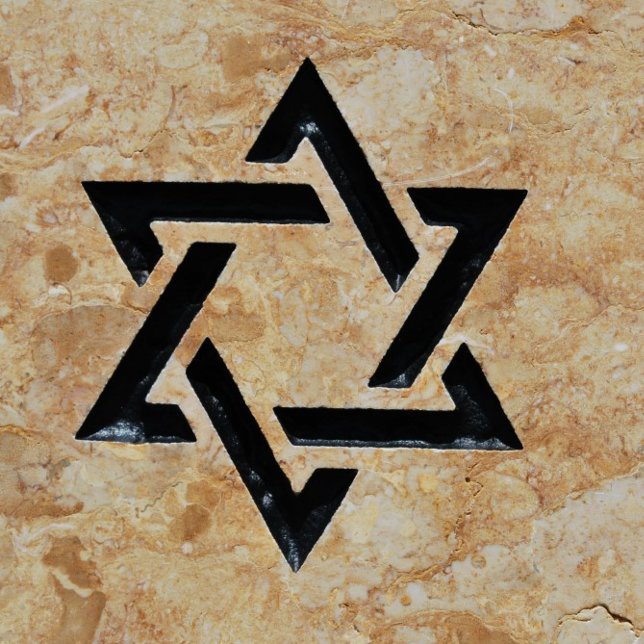 Camiseta grande de uso masculino (    celebrate the bar mitzvah of (a boy).

)