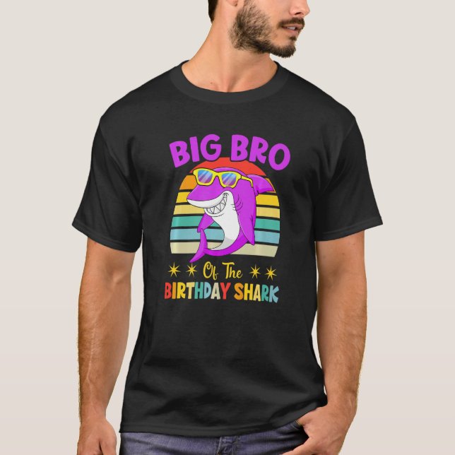 Camiseta Grande Irmão Da Família Aniversário Do Tubarão Lit (Frente)