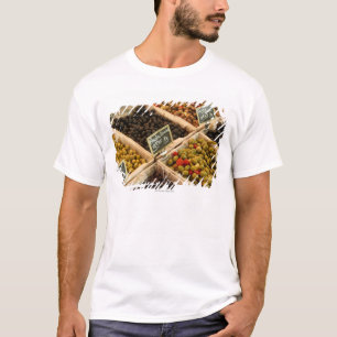 Camiseta Grandes caixas abertas de azeitonas pretas e