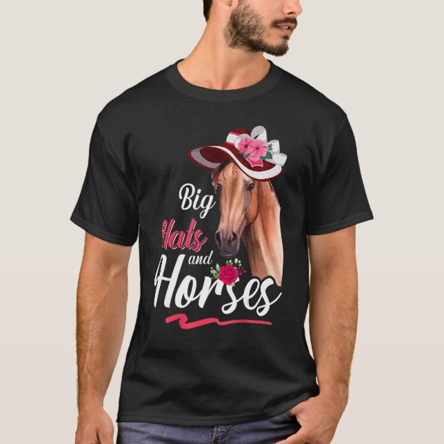 Camiseta Grandes Chapéus E Cavalos Fascínios De Corridas De (Frente)