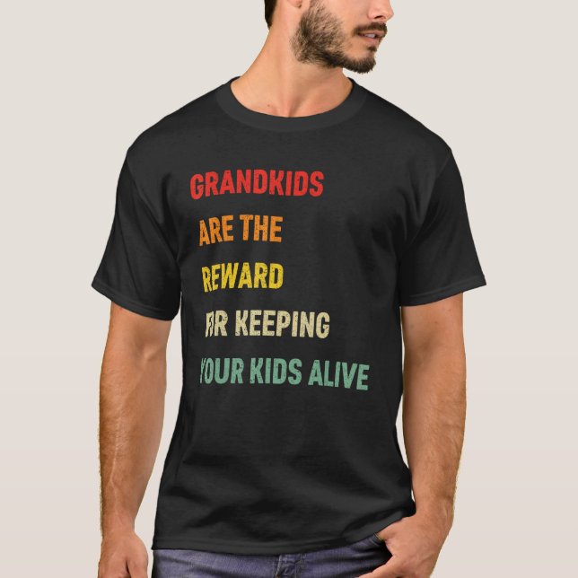 Camiseta Grandkids Are The Reward For Keeping Your Kids Ali (Frente)