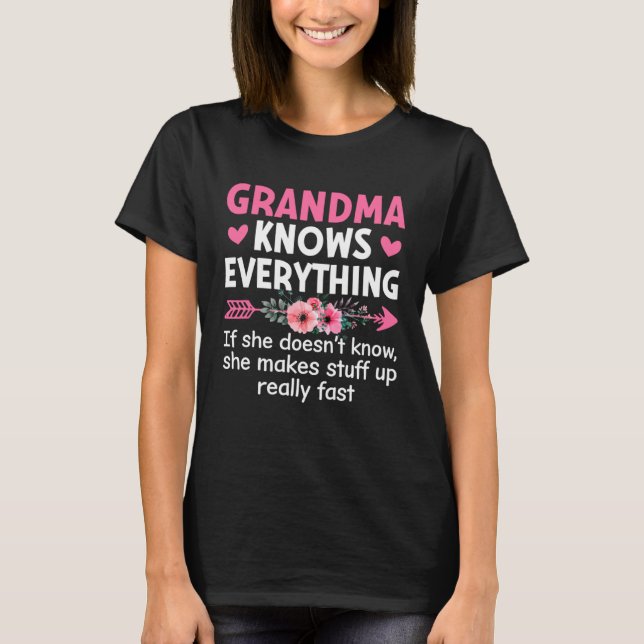 Camiseta Grandma Knows Everything  Mother s Day Mommy Mama  (Frente)