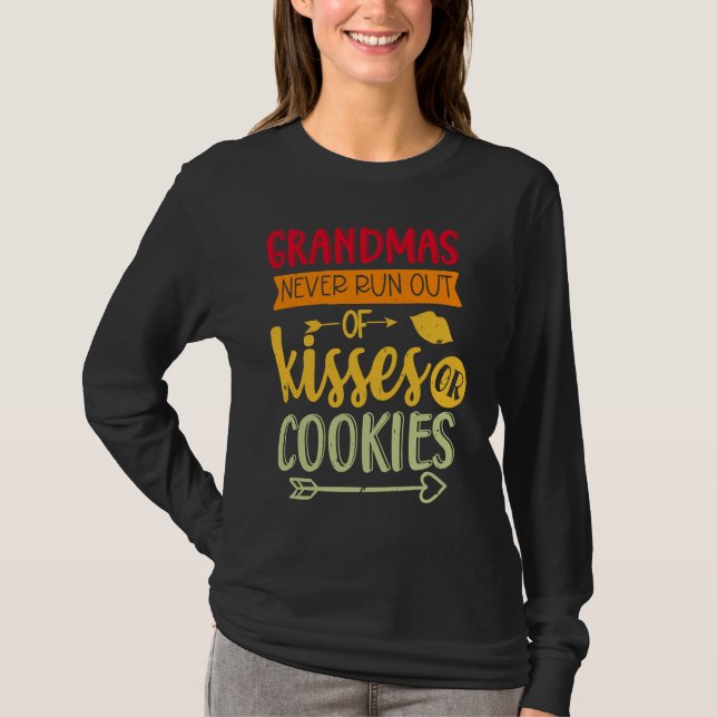 Camiseta Grandmas Never Run Out Of Kisses Or Cookies Fun Gr (Frente)