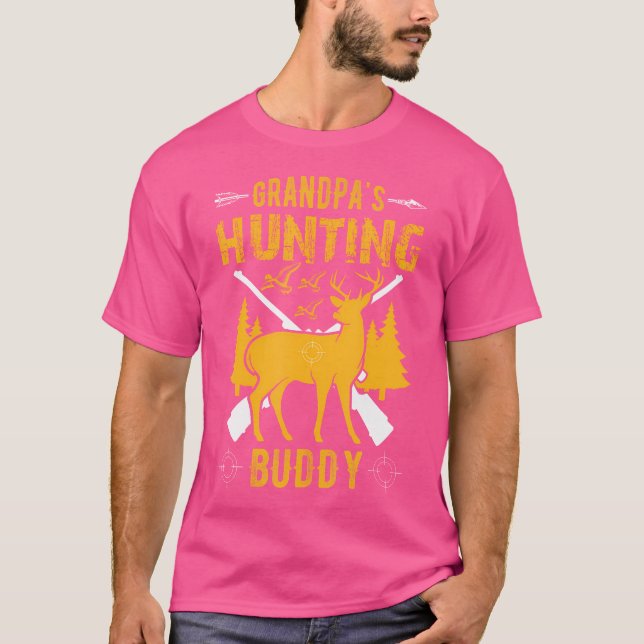 Camiseta Grandpa'S Hunting Buddy Grandson Hunting Buddies (Frente)