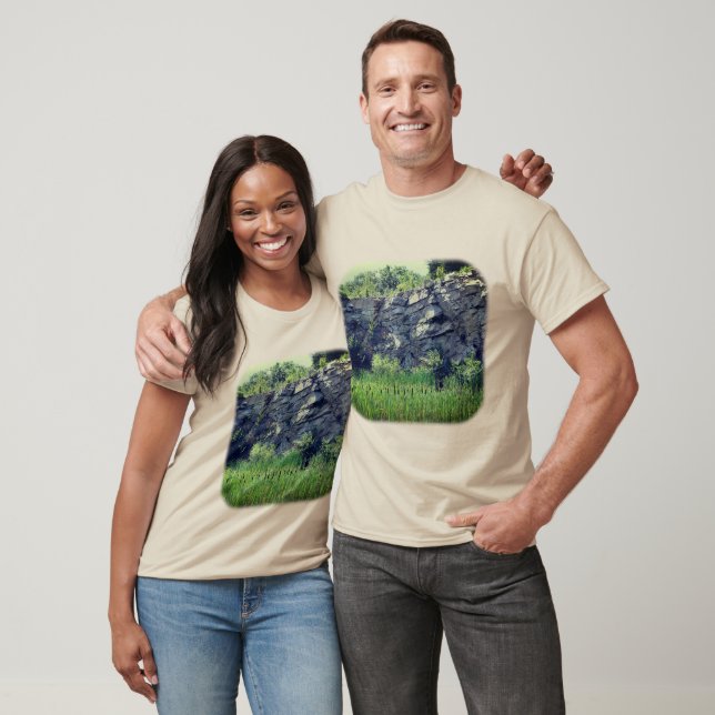 Camiseta Granite Rock Wall Cattails Pond Nature (Unissex)