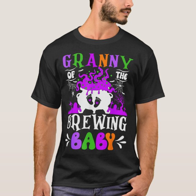Camiseta Granny Of The Brewing Baby Grandma To Be Halloween (Frente)