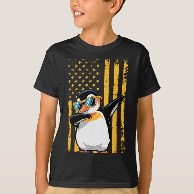 Camiseta Graphic Penguin Retro American Flag Funny Penguin  (Frente)