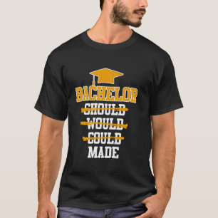 Camiseta Grau de Bacharel DEVERIA TER FEITO COISA ENGRAÇADA
