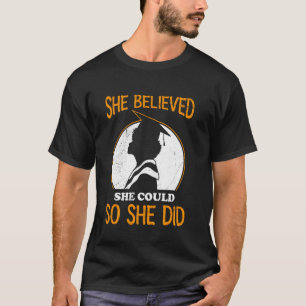 Camiseta Grau de Bacharel ELA Acreditava que PODERIA Mulher