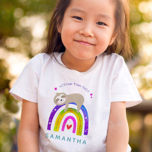 Camiseta Grau Personalizado Vibes Cute Sloth Rainbow Grau