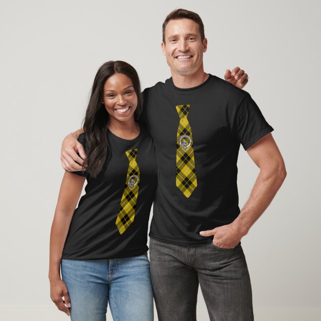 Camiseta Gravata Barclay Tartan com Insígnia (Unissex)