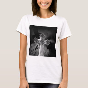 Camiseta GraveYard Gothic Cross Luado com Corvos