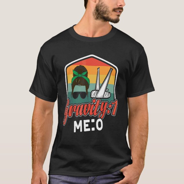 Camiseta Gravidade 1 Eu 0  Fratura do Braço 8 (Frente)
