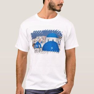 Camiseta Grécia, Santorini. Torre sineira e cúpulas azuis d