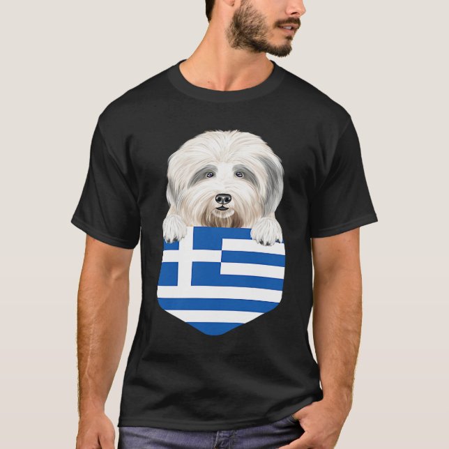 Camiseta Greece Flag Old English Sheepdog Dog In Pocket (Frente)