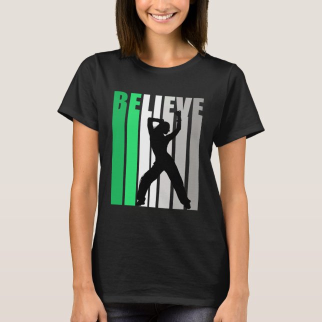 Camiseta Green Believe Dance Motivating Girls Team Retro Fa (Frente)