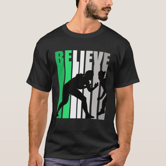 Camiseta Green Believe Wrestling Motivating Girls Team Retr (Frente)