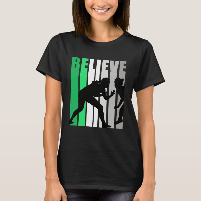 Camiseta Green Believe Wrestling Motivating Girls Team Retr (Frente)