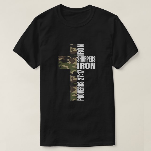 Camiseta Green Camo Iron Sharpenes Iron Christian Verse Fam (Frente do Design)