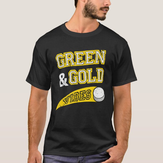 Camiseta Green & Gold Vibes Hockey Team Fan (Frente)