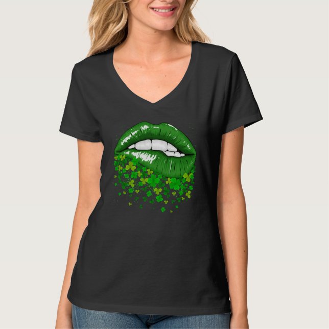 Camiseta Green Lips Shamrock Leaves Saint Patrick's Day Gir (Frente)