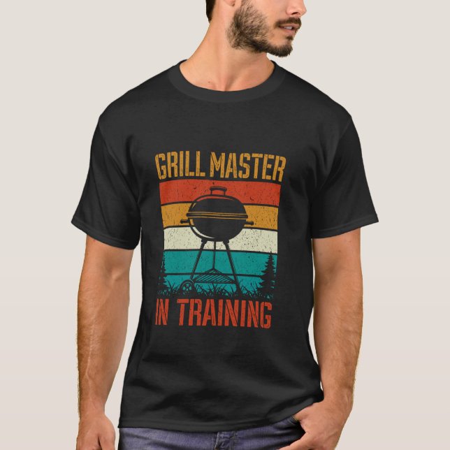 Camiseta Grill Master Treinando CHURRASCO Funny Lover Retro (Frente)