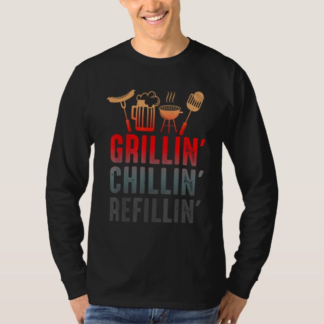 Camiseta Grillin Chillin Refillin Barbecue Fumando Cookout (Frente)