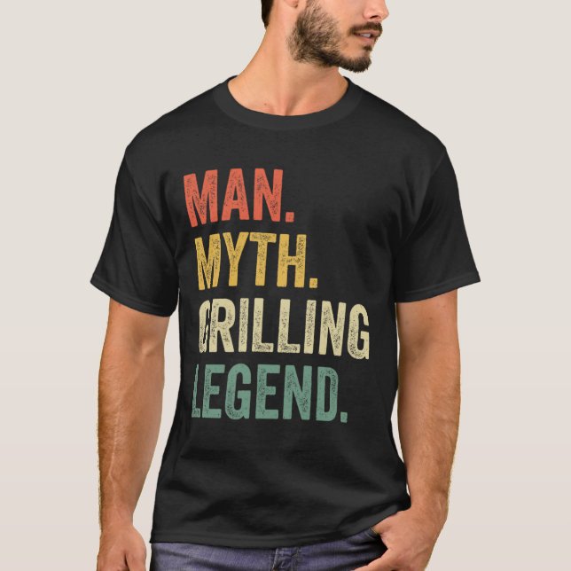 Camiseta Grilling Bbq Funny Man Myth Grill Legend Fathers D (Frente)