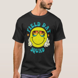 Camiseta Groovk Field Day Squad Smile Face Retro Sunset Sun