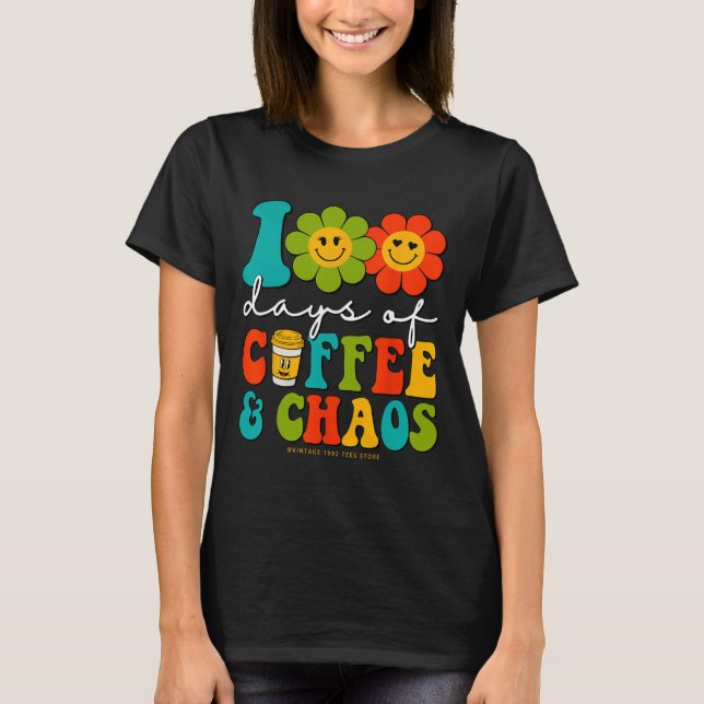 Camiseta Groovy 100 Dias De Café E Professora De Caos 100 D (Frente)