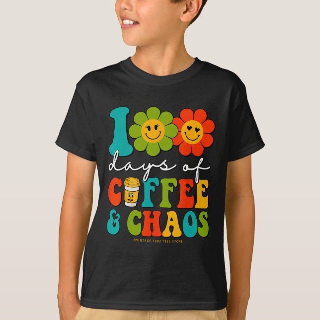 Camiseta Groovy 100 Dias De Café E Professora De Caos 100 D (Frente)