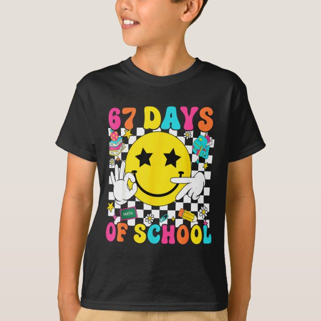 Camiseta Groovy 67th Day Of School 67 Meme Teacher Boy Girl (Frente)