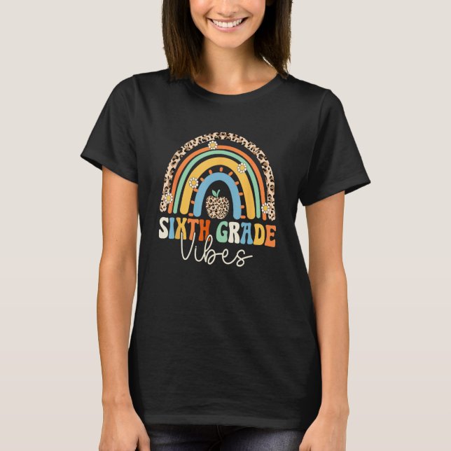 Camiseta Groovy 6th Grade Vibes Back To School Rainbow Leop (Frente)