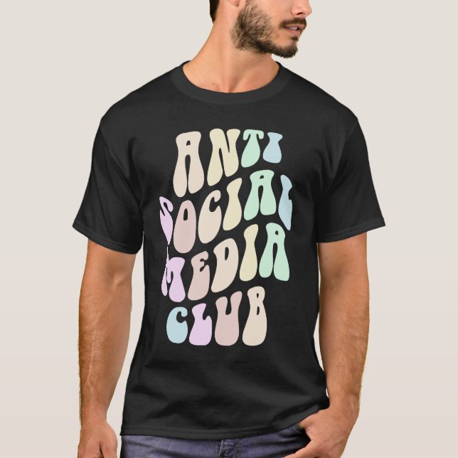 Camiseta Groovy ANTI SOCIAL MEDIA CLUB Retro Introvert Stay (Frente)
