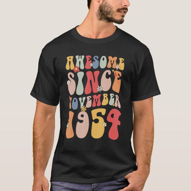 Camiseta Groovy Awesome Since November 1954 Retro  68th (Frente)
