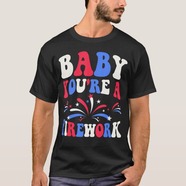 Camiseta Groovy Baby Você É Uma Bomba Em 4 De Julho America (Frente)