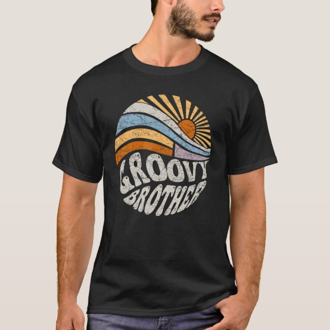 Camiseta Groovy Brother 70s Estética do Irmão Retro de 1970 (Frente)