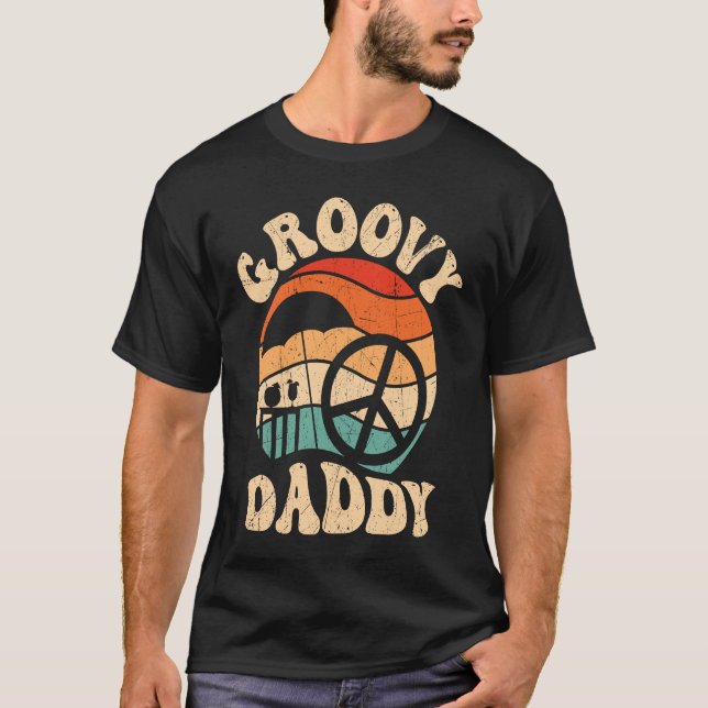 Camiseta Groovy Daddy 70s Aesthetic Nostalgia 1970's Retro  (Frente)
