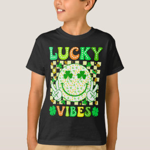 Camiseta Groovy Dia de São Patrício Vibrações Sortudas Trev