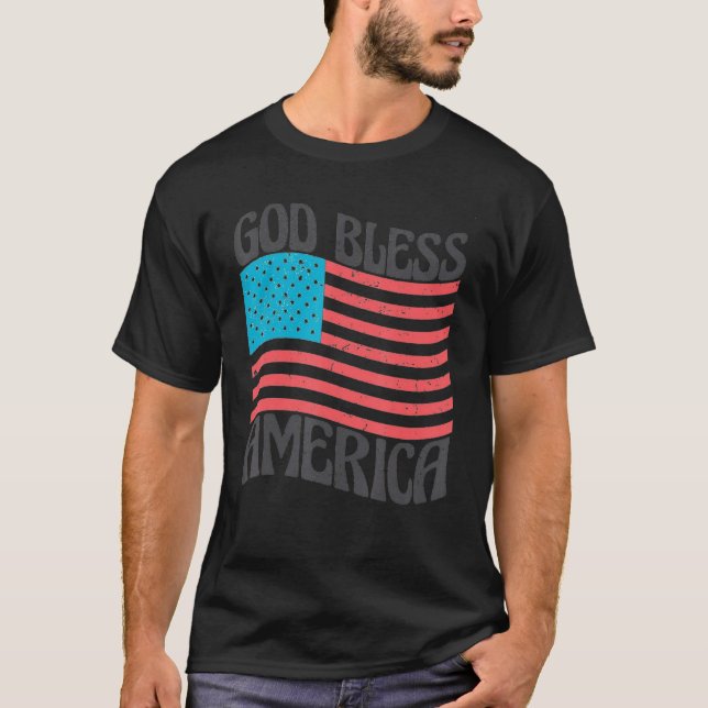 Camiseta Groovy God Bless America 4th Of July Patriotic USA (Frente)
