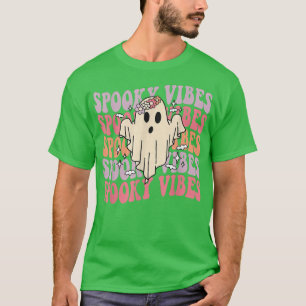 Camiseta Groovy Halloween Spooky Vibes Retro Fantasma Flora