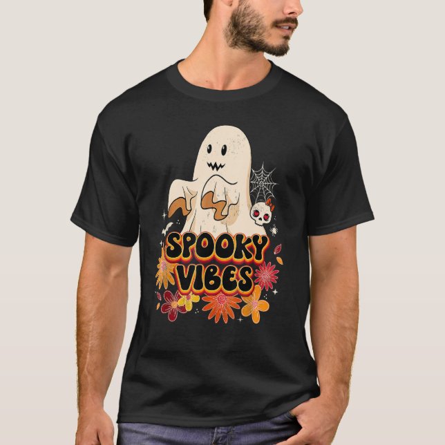 Camiseta Groovy Halloween Spooky Vibes Retro Floral Ghost C (Frente)