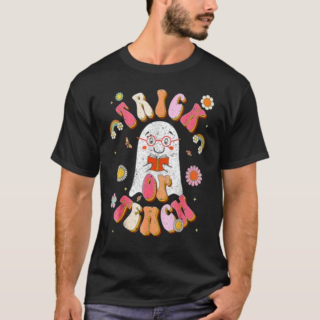 Camiseta Groovy Halloween Trick or Teach Retro Floral Ghost (Frente)