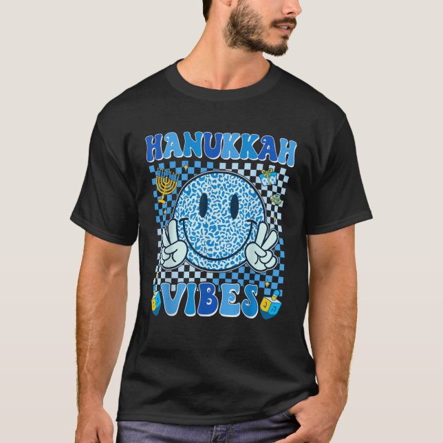 Camiseta Groovy Hanukkah Vibes Chanukah Pajama Happy Hanukk (Frente)