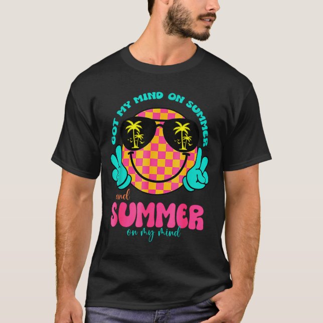 Camiseta Groovy Happy Face Summer Vibes Got My Mind On Summ (Frente)