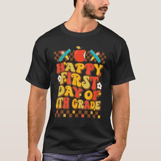 Camiseta Groovy Happy First Day Of 8th Grade Back To School (Frente)