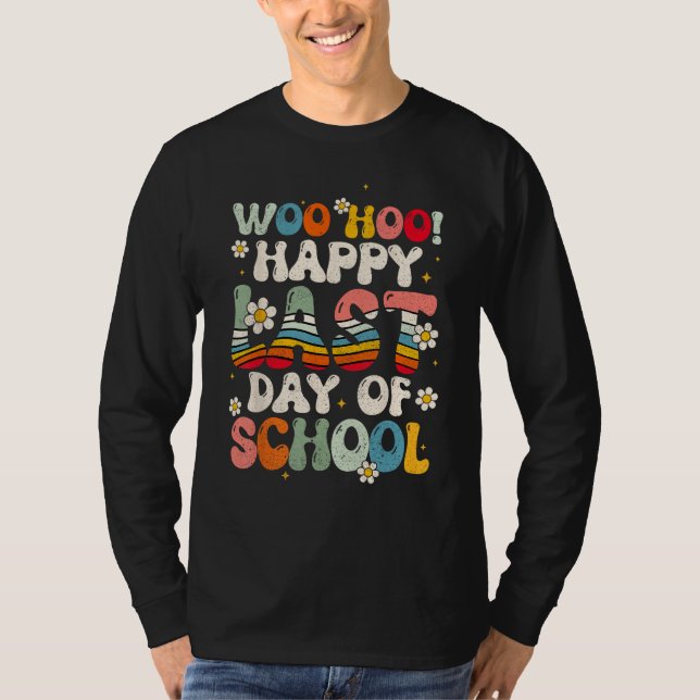 Camiseta Groovy Happy Last Day of School Teachers Students  (Frente)