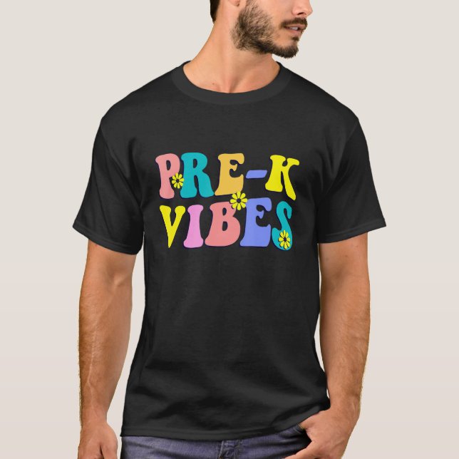 Camiseta Groovy Hello Pre K Vibes Retrorista Professores Cr (Frente)