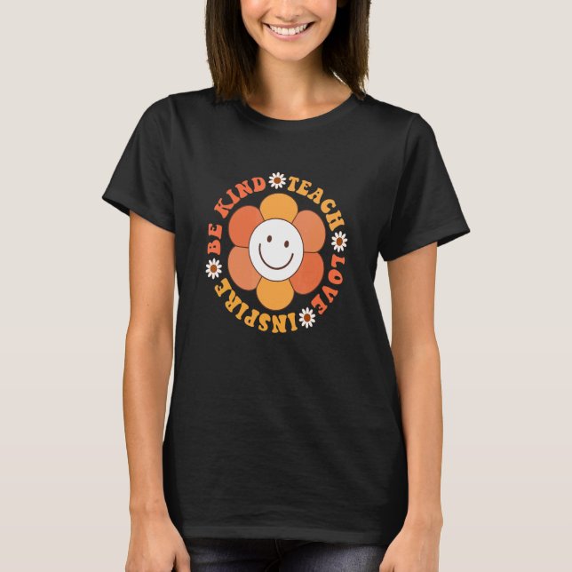 Camiseta Groovy Hippy Professora Seja gentil Ensinando Amor (Frente)